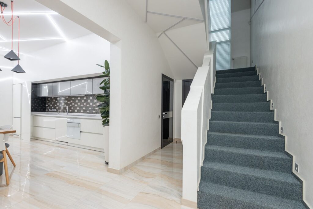 Mobilierul modular: avantaje și dezavantaje în utilizare și achiziționare
