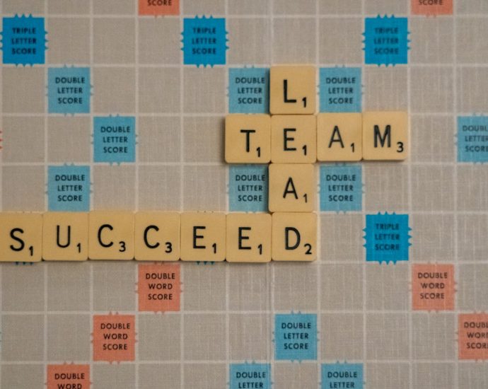 Photo Leadership și management: Asigură-te că ai o echipă puternică și bine condusă și că practici un leadership eficient pentru a încuraja angajații să își atingă potențialul maxim.