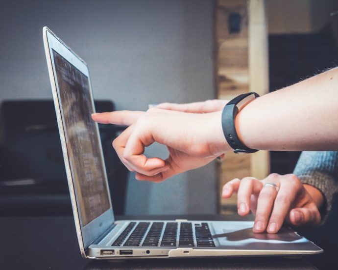 Photo Inovare și adaptabilitate: Fii deschis la inovație și schimbare, și adaptează-ți constant afacerea în funcție de evoluția pieței și feedback-ul clienților.