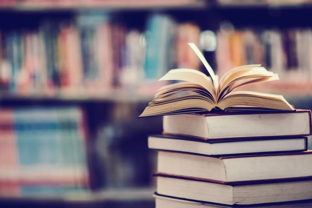 Top 10 cărți care nu trebuie să lipsească din biblioteca ta