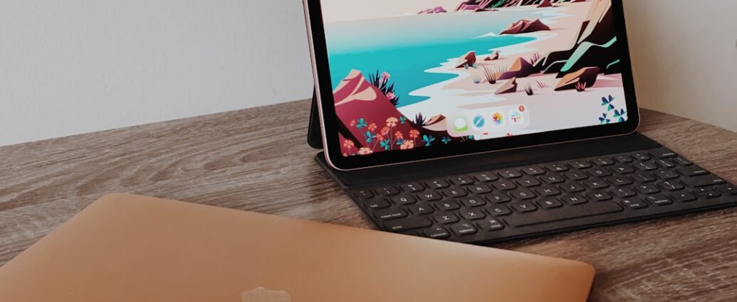 Photo Laptop and money